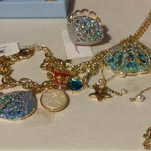Betsey Johnson Seashell Pendant Necklace Jewelry Set